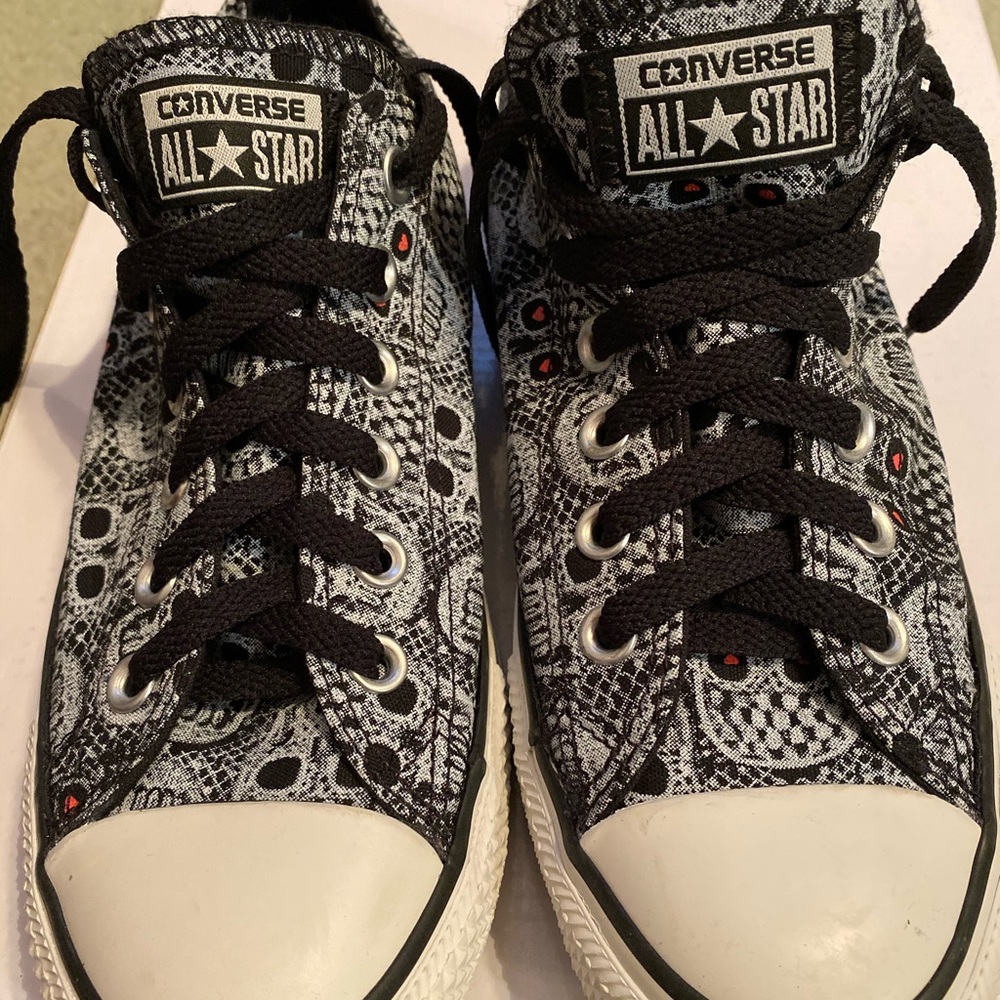 Converse All Star Chuck Taylor skull lace print